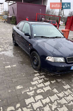 Седан Audi A4 1997 в Чернівцях