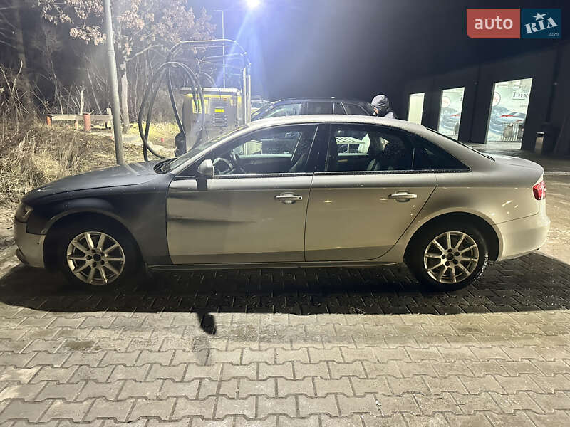 Седан Audi A4 2012 в Львове