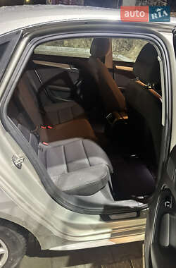 Седан Audi A4 2012 в Львове