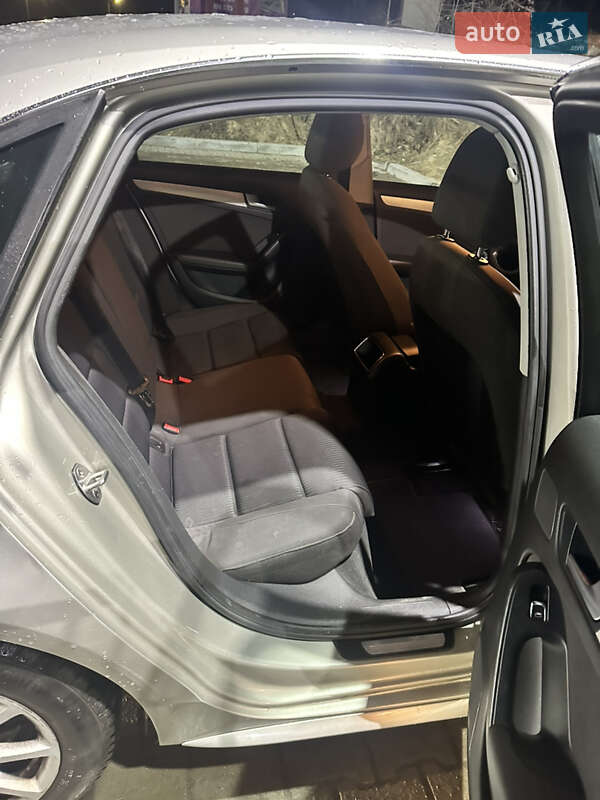 Седан Audi A4 2012 в Львове