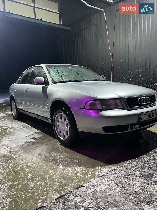 Седан Audi A4 1997 в Калуше