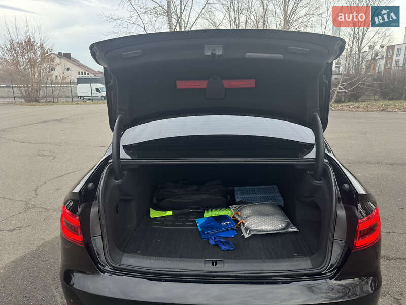 Седан Audi A4 2016 в Киеве