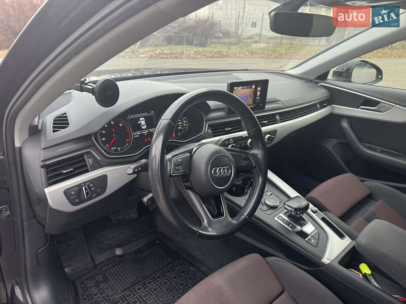 Седан Audi A4 2016 в Киеве