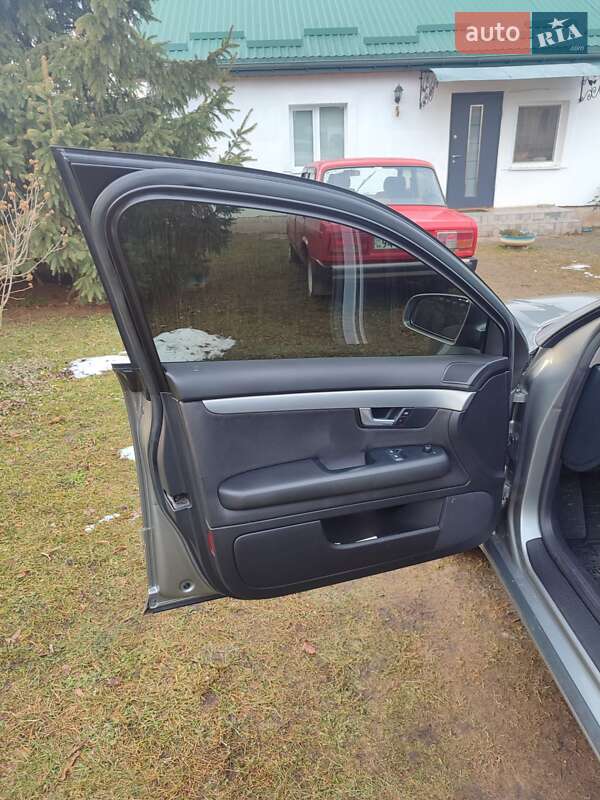 Универсал Audi A4 2004 в Новояворовске