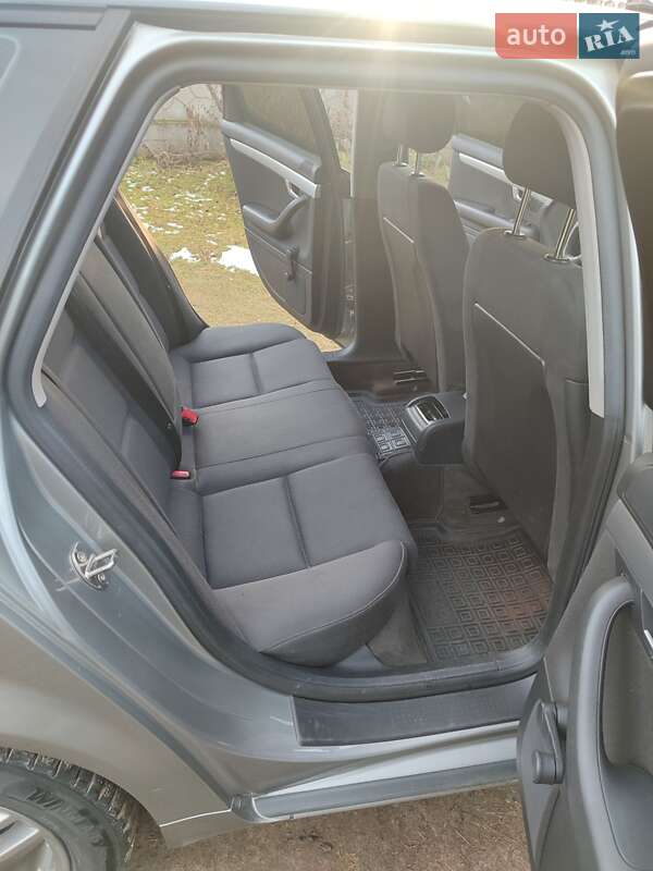 Универсал Audi A4 2004 в Новояворовске