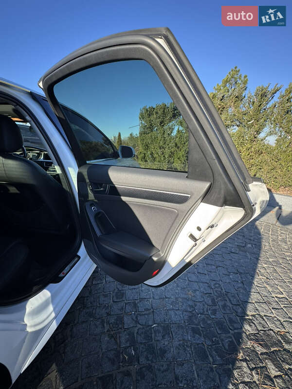 Седан Audi A4 2015 в Днепре