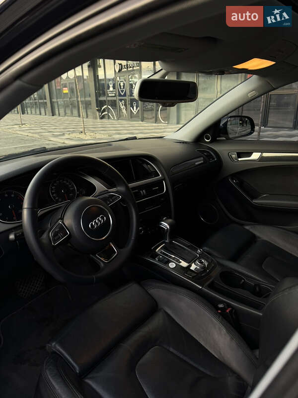 Седан Audi A4 2012 в Ивано-Франковске