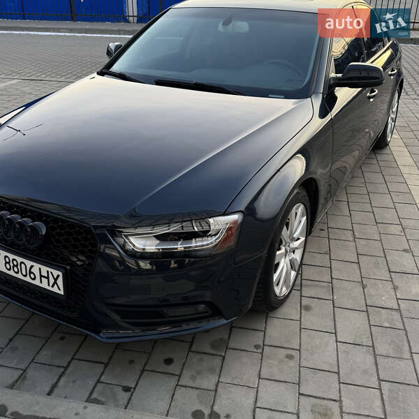 Седан Audi A4 2012 в Ивано-Франковске