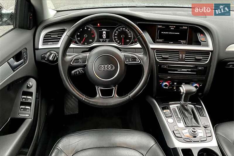 Седан Audi A4 2015 в Львове