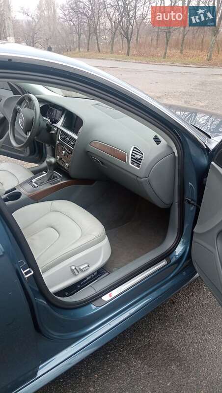 Седан Audi A4 2015 в Днепре