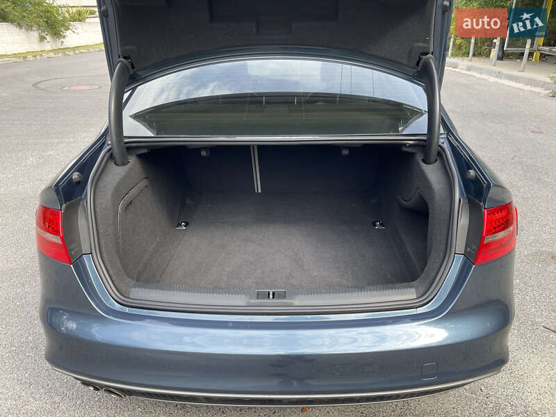 Седан Audi A4 2015 в Днепре