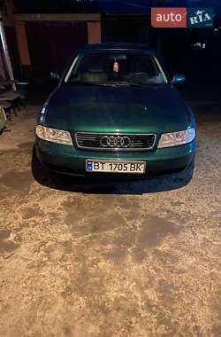 Седан Audi A4 1997 в Благовещенском