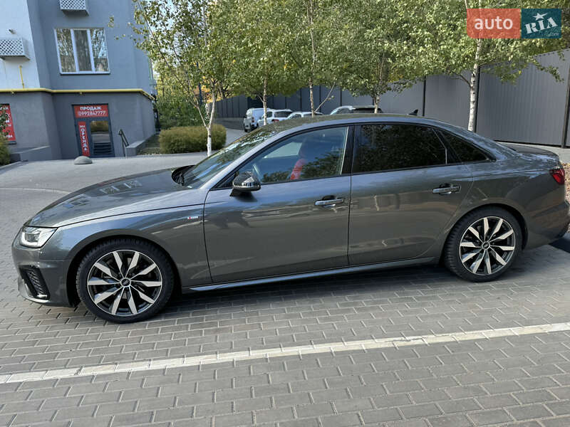 Седан Audi A4 2021 в Кропивницком