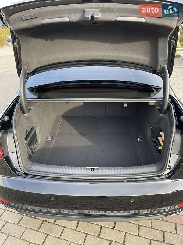 Седан Audi A4 2018 в Виноградове