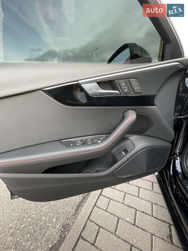 Седан Audi A4 2018 в Виноградове