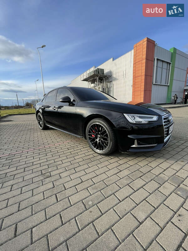 Седан Audi A4 2018 в Виноградове