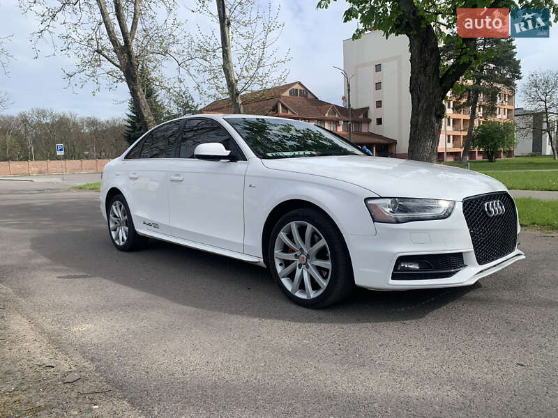 Седан Audi A4 2014 в Мукачево