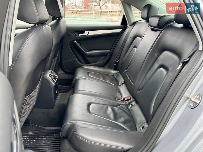 Седан Audi A4 2014 в Киеве