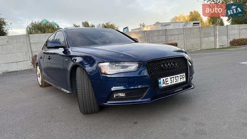 Седан Audi A4 2013 в 
