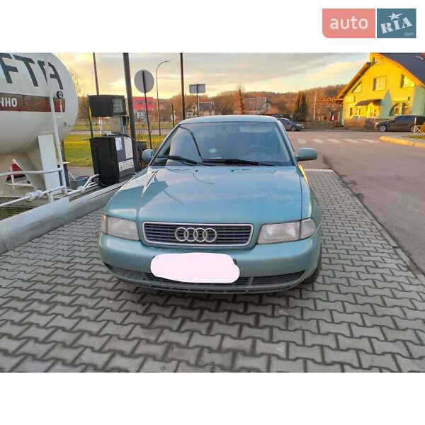 Седан Audi A4 1998 в Ровно