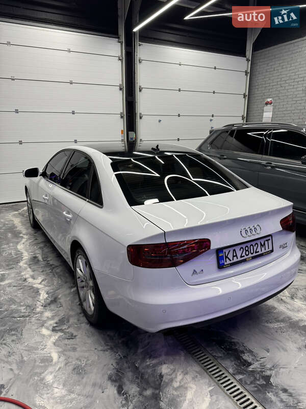 Седан Audi A4 2013 в Киеве