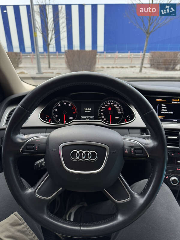Седан Audi A4 2013 в Киеве