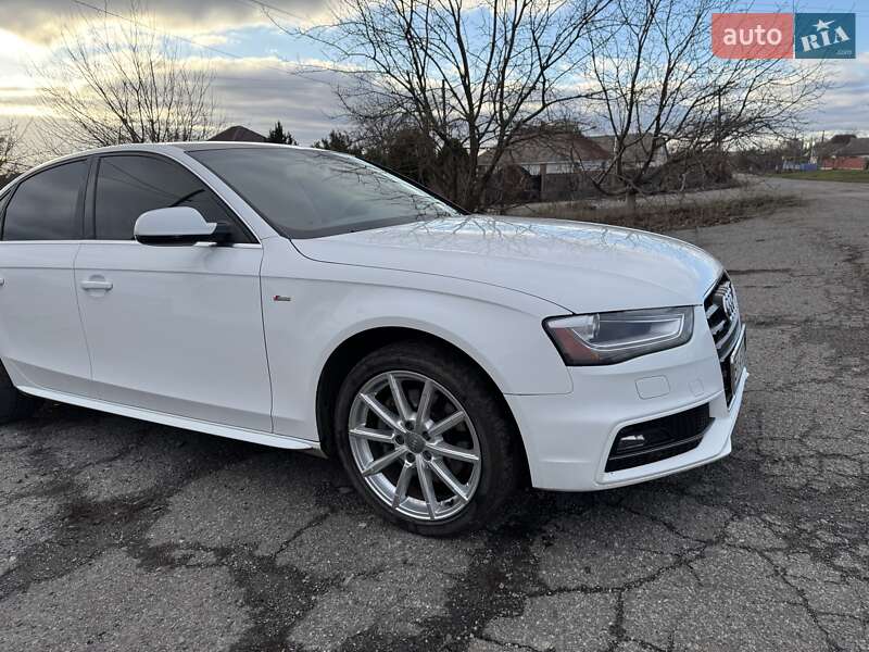 Седан Audi A4 2014 в Полтаве