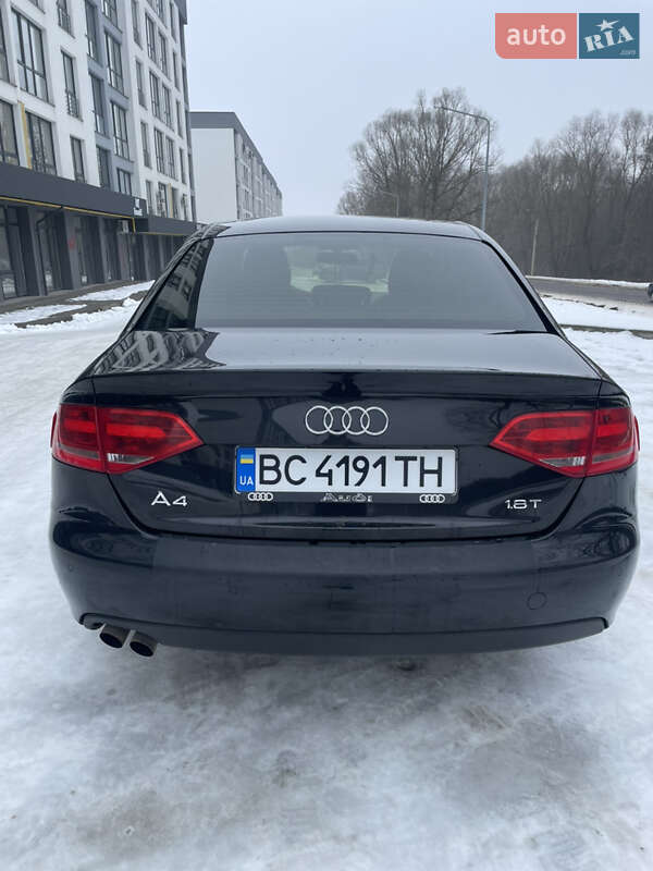 Седан Audi A4 2009 в Новояворовске