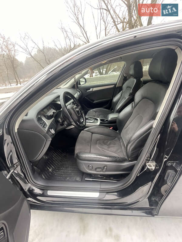 Седан Audi A4 2009 в Новояворовске