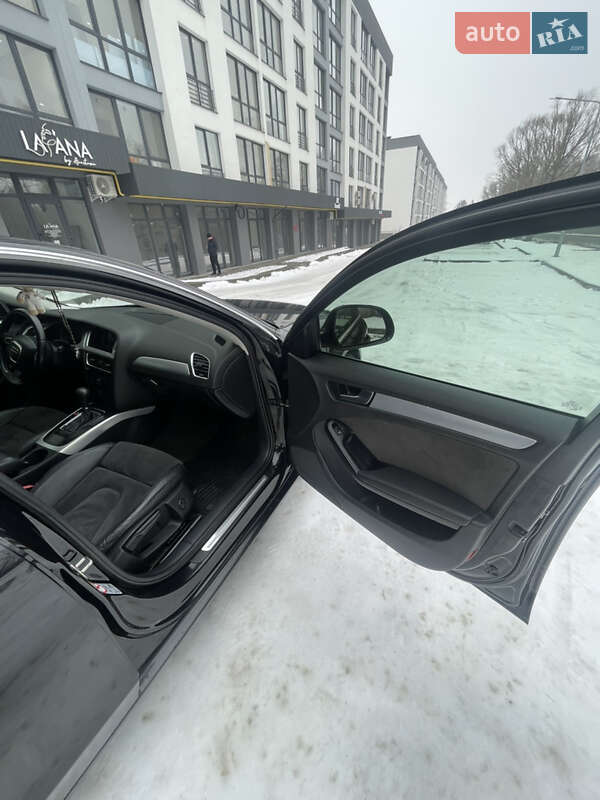 Седан Audi A4 2009 в Новояворовске