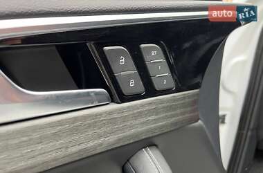 Седан Audi A4 2021 в 