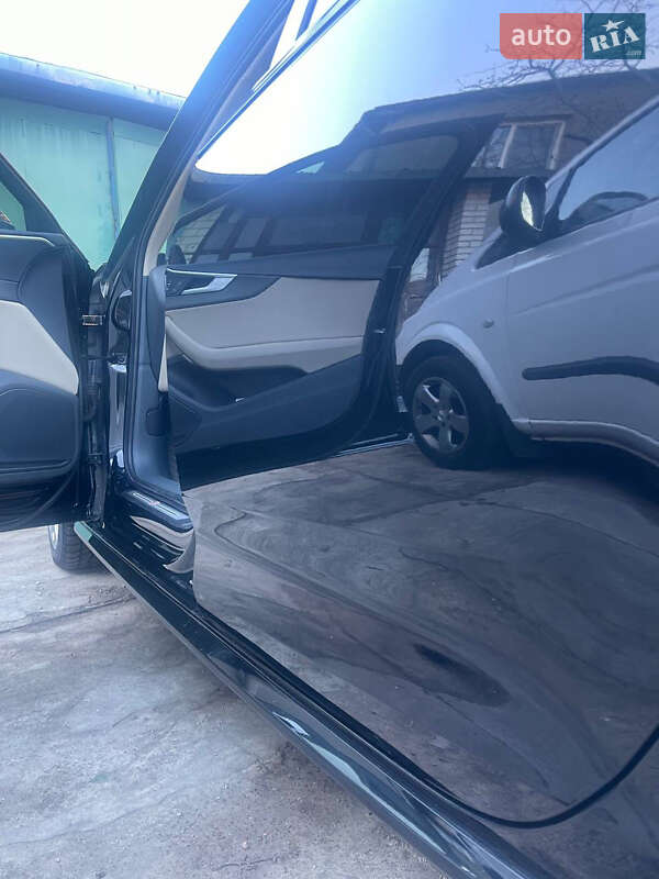 Седан Audi A4 2018 в Киеве