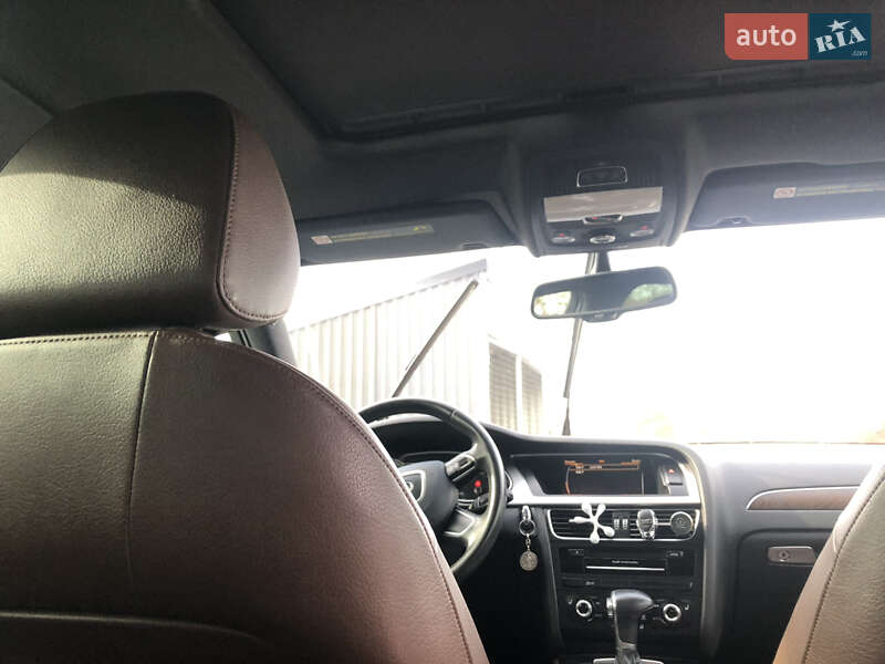 Седан Audi A4 2012 в Львове