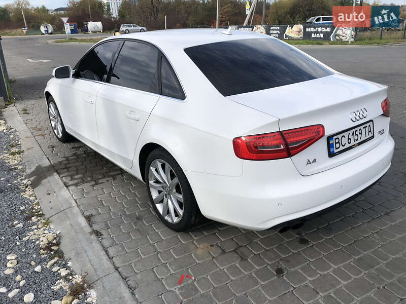 Седан Audi A4 2012 в Львове