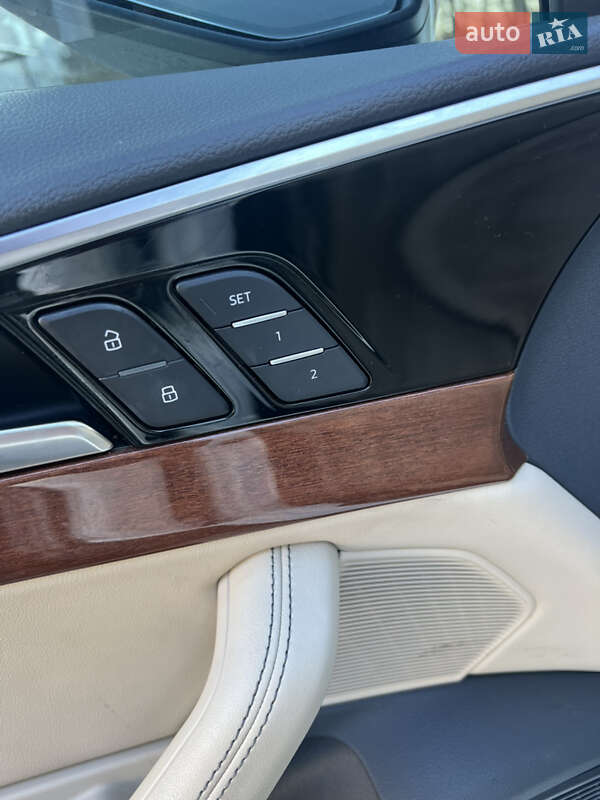 Седан Audi A4 2020 в Львове