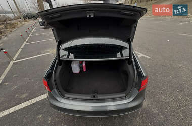 Седан Audi A4 2014 в 