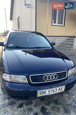 Седан Audi A4 1999 в 