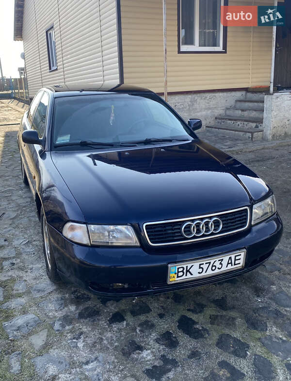 Седан Audi A4 1999 в Костополе