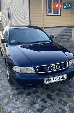 Седан Audi A4 1999 в 