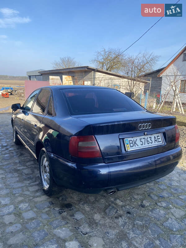 Седан Audi A4 1999 в Костополе
