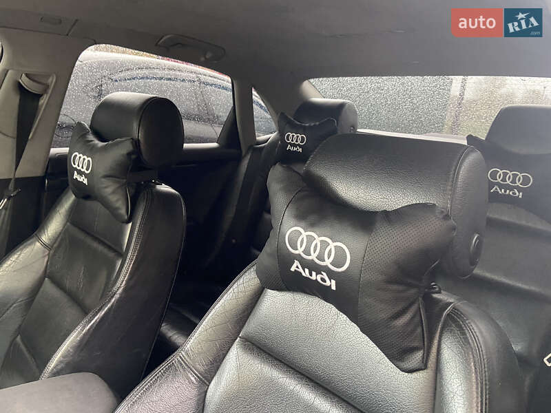 Седан Audi A4 2001 в Желтых Водах