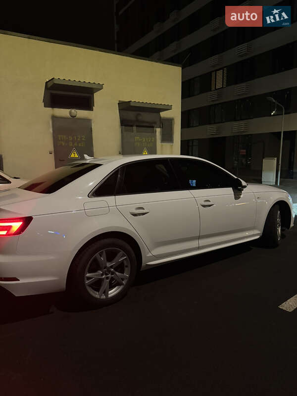 Седан Audi A4 2018 в 