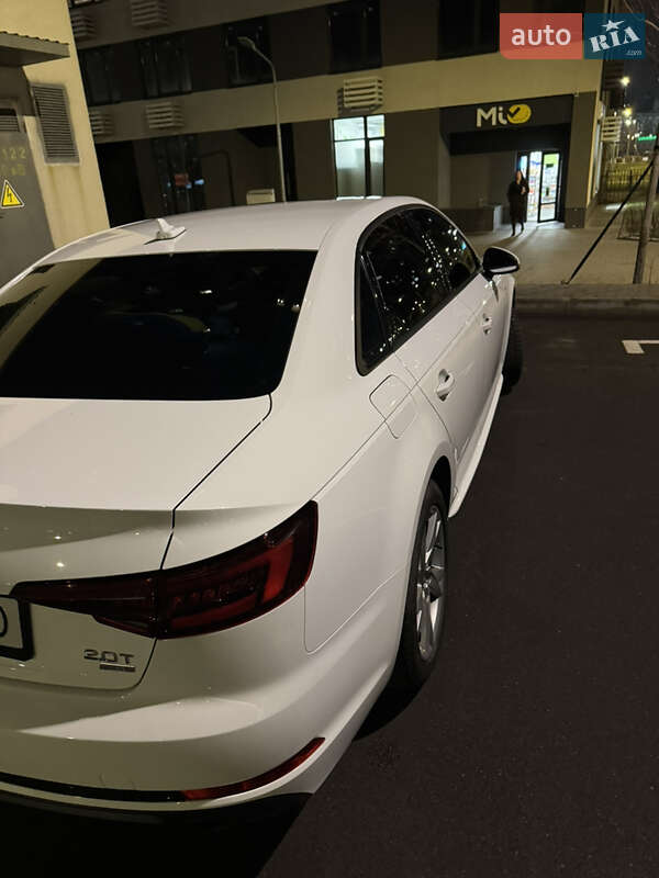Седан Audi A4 2018 в Киеве