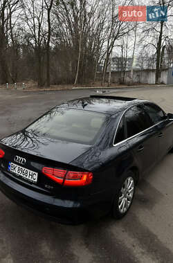 Седан Audi A4 2012 в Києві