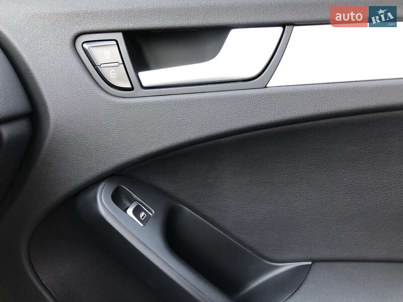 Седан Audi A4 2014 в Львове