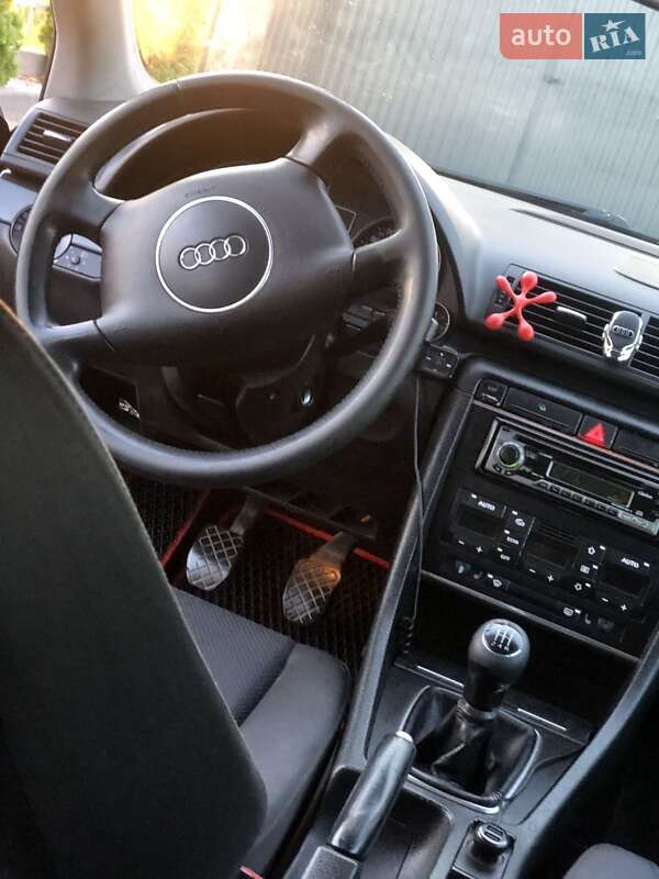 Універсал Audi A4 2001 в Володимирці