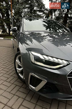 Седан Audi A4 2020 в 