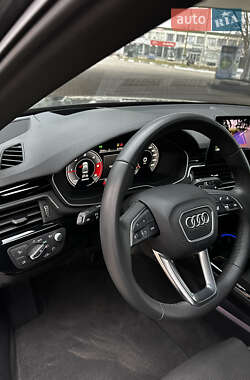 Седан Audi A4 2020 в 