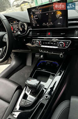 Седан Audi A4 2020 в 
