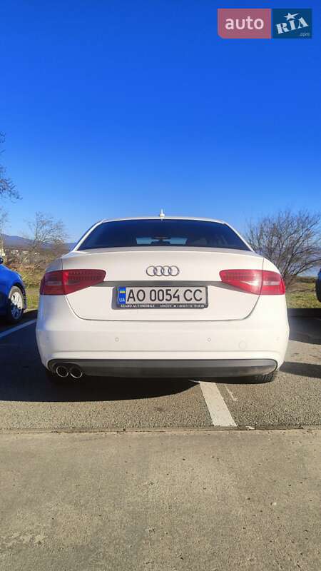 Седан Audi A4 2014 в Мукачево